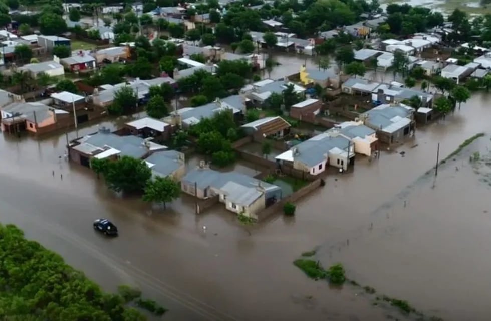 San Justo y un sobrevuelo que muestra la crudeza de la inundación. (Captura de pantalla)