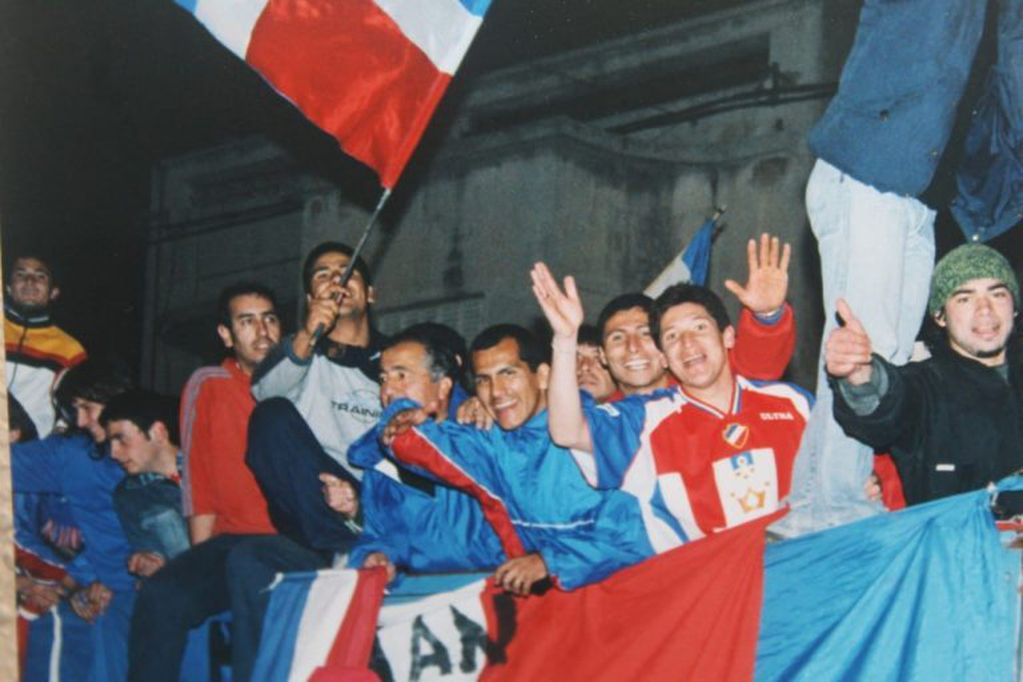 Rosario en su hora más gloriosa, festejos por el ascenso al Argentino "A", junio de 2004