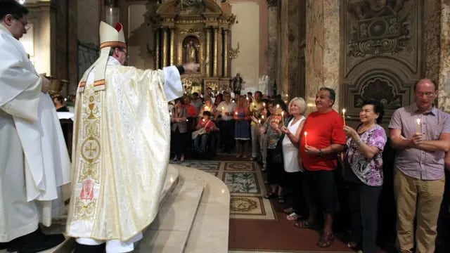 MISA PASCUAL. En la Catedral de Buenos Aires monseñor Mario Poli pidió más diálogo (DyN).