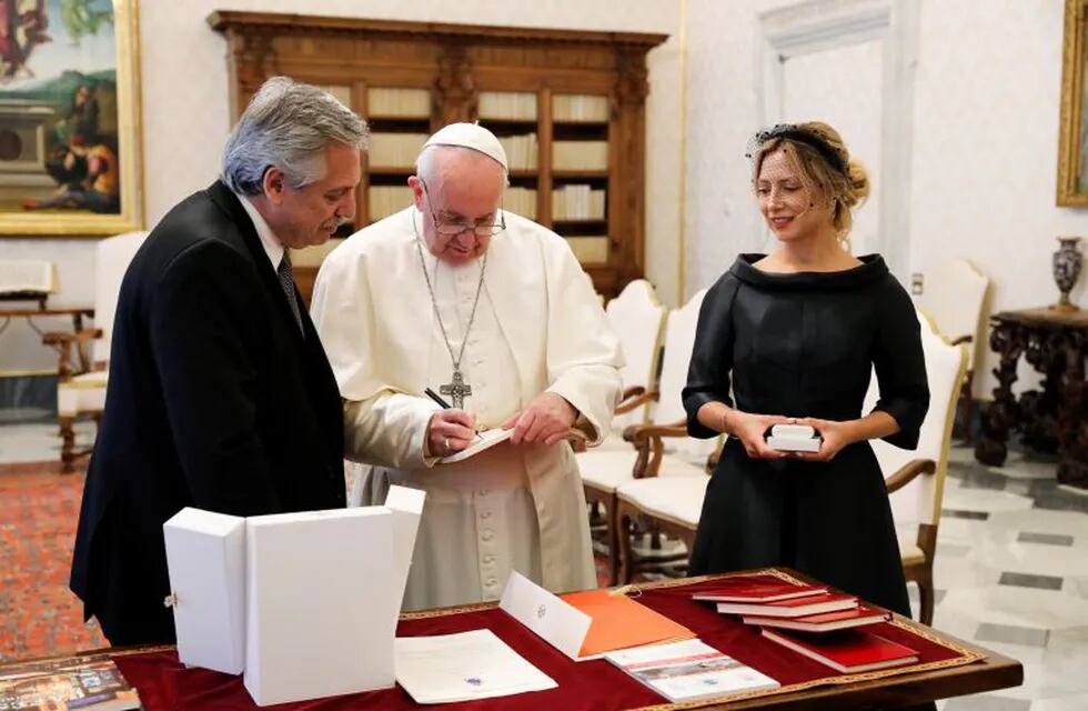 El presidente Alberto Fernández se reunió con el papa Francisco en el Vaticano.
