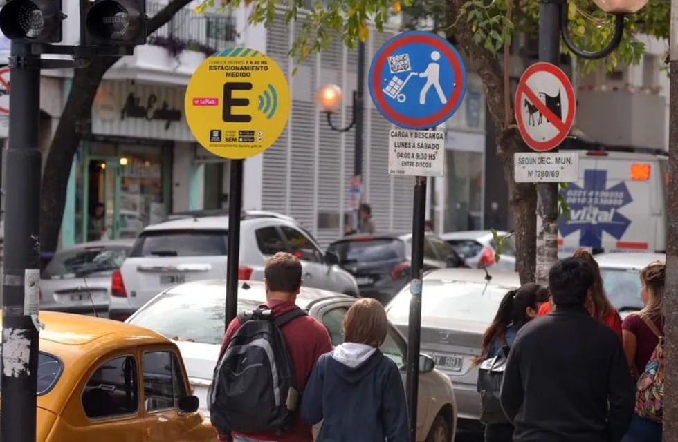El nuevo sistema de estacionamiento medido de La Plata ya recibió sus primeras quejas