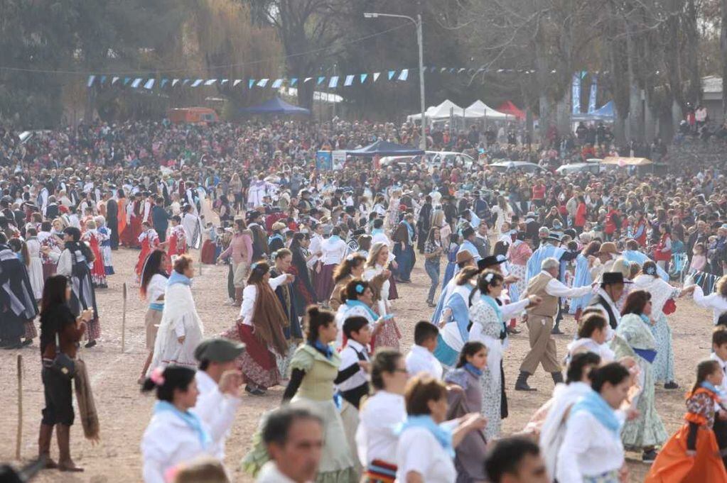 Miles de personas fueron parte del Pericón del Reencuentro en San Rafael.