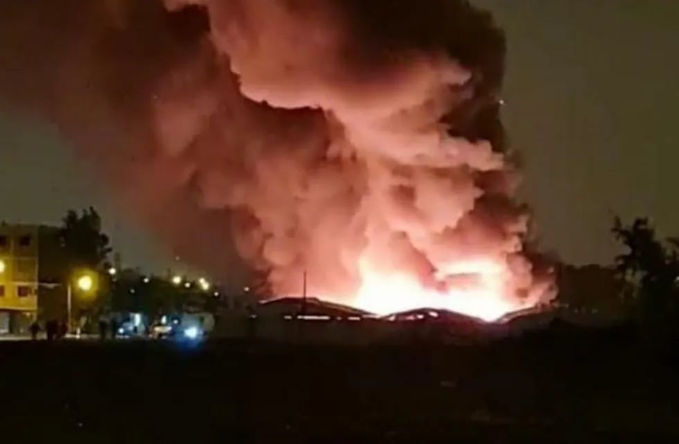 Incendio en una feria americana de barrio Bancario.
