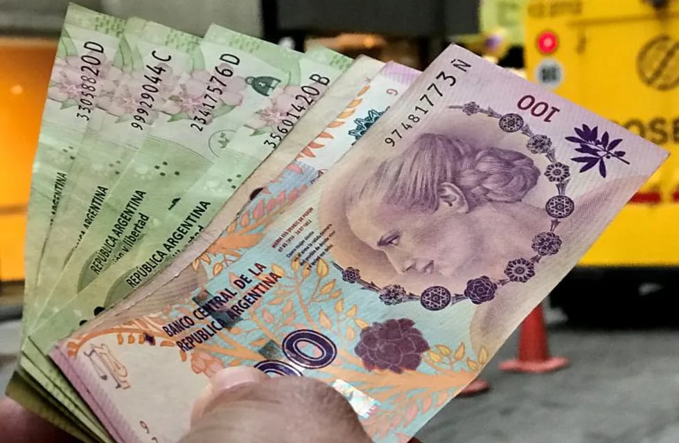 La Organización Mundial de la Salud recomienda no usar billetes para detener la propagación del coronavirus (Foto: Marcos Brindicci/REUTERS)