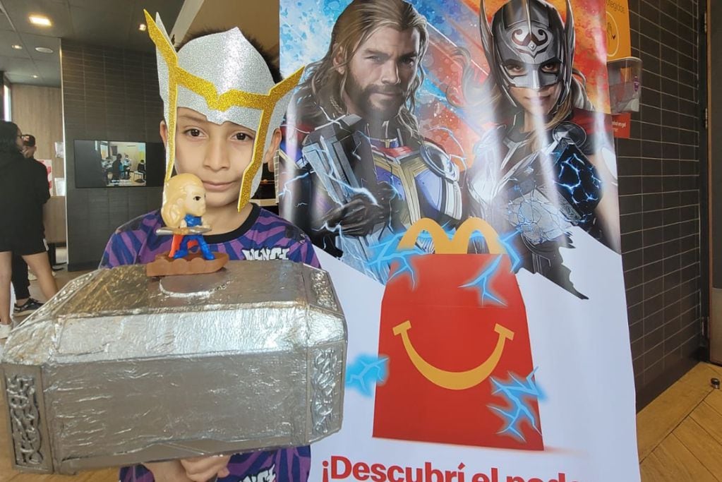 Thiago, el pequeño de Villa María finalmente llegó a Córdoba a conocer la cadena de comidas rápidas. (Gentileza McDonald's)