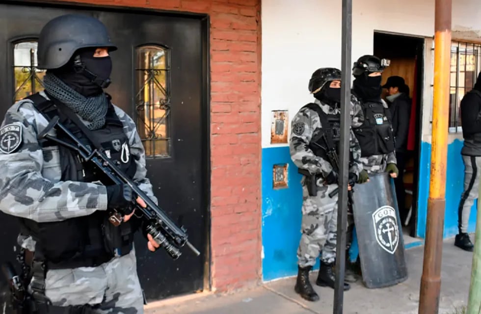 Las fuerzas provinciales de seguridad y Gendarmería hicieron más de 40 allanamientos.