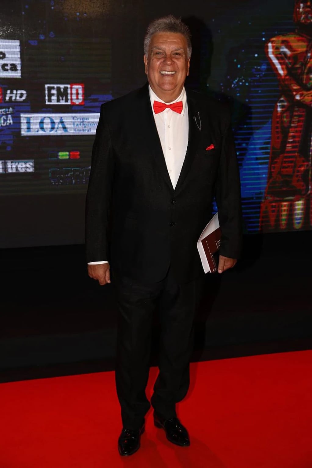 Luis Ventura elegante sobe la alfombra roja. (Foto: Gentileza/Los Andes)