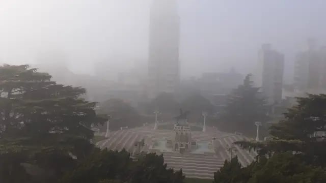 Azul amaneció cubierta de niebla