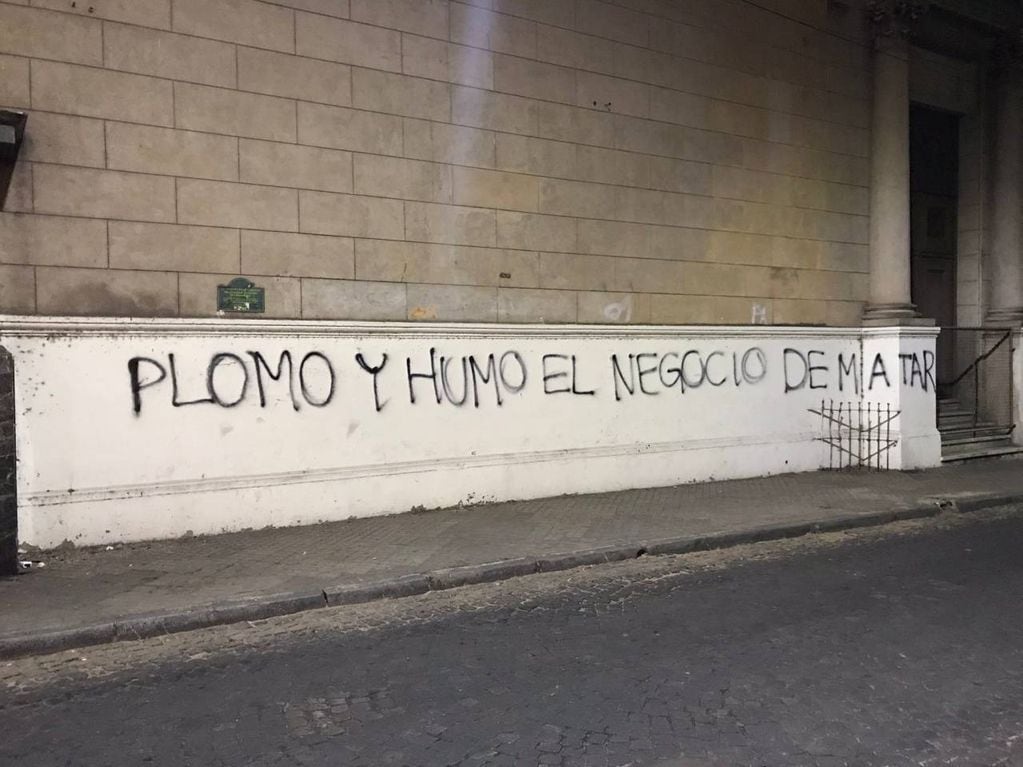 En el paredón de Córdoba al 700 dejaron el mismo mensaje que en Puerto Norte.