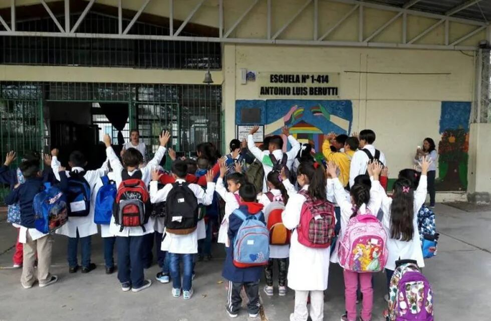 Los chicos de la ESC. 1-414 Antonio Luis Berutti ya están disfrutando de sus mochilas.