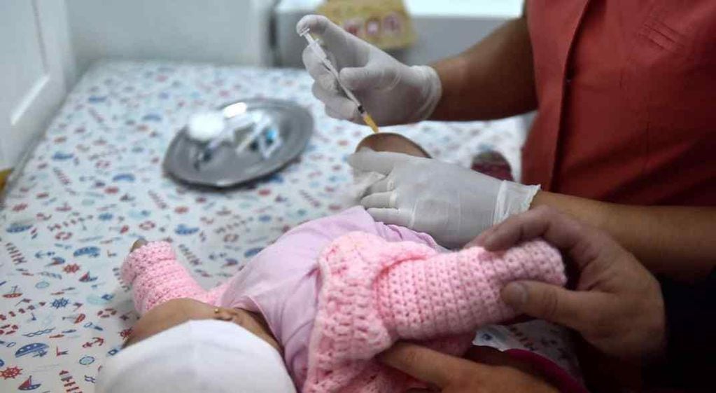 El Ministerio de Salud insta a los padres que controlen el calendario de vacunación de sus hijos contra el sarampión.