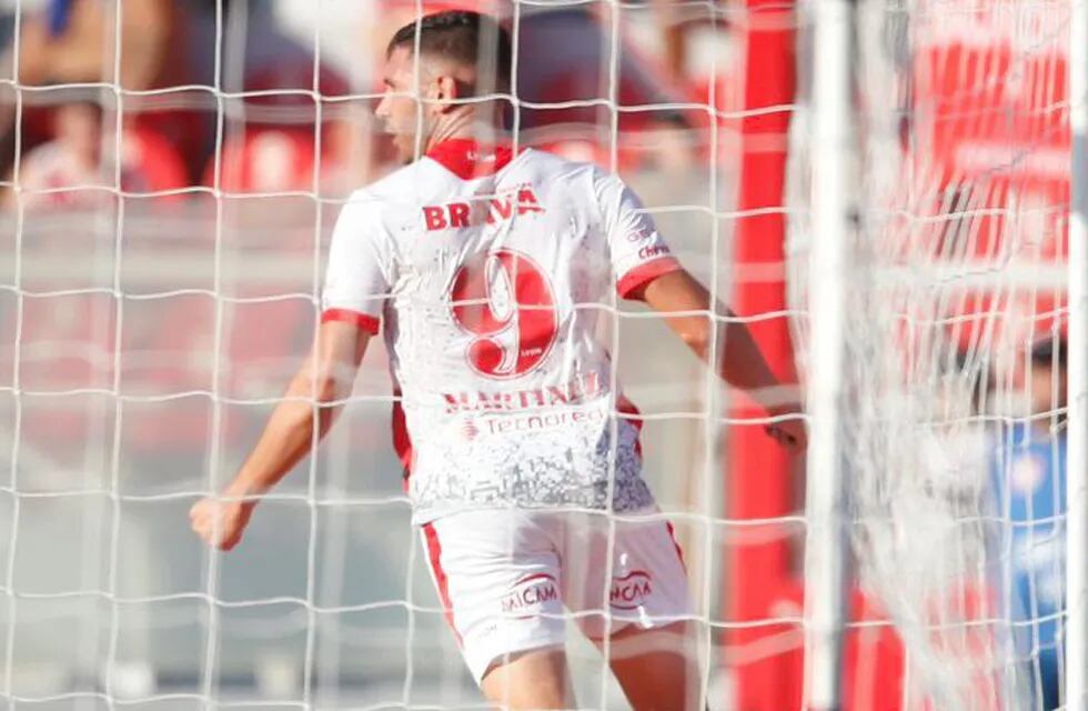 Instituto descontó antes que termine el primer tiempo por intermedio de Martínez (Foto: Prensa IACC).