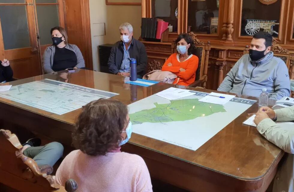 Reunión del intendente con el equipo de salud.