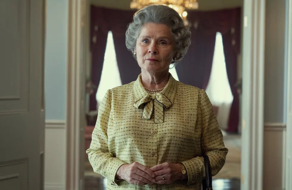 Imelda Staunton como la Reina Isabel II en The Crown