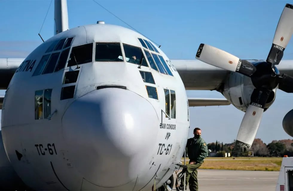 Aviones sobrevolaron Rosario en la previa al desfile del 20 de Junio