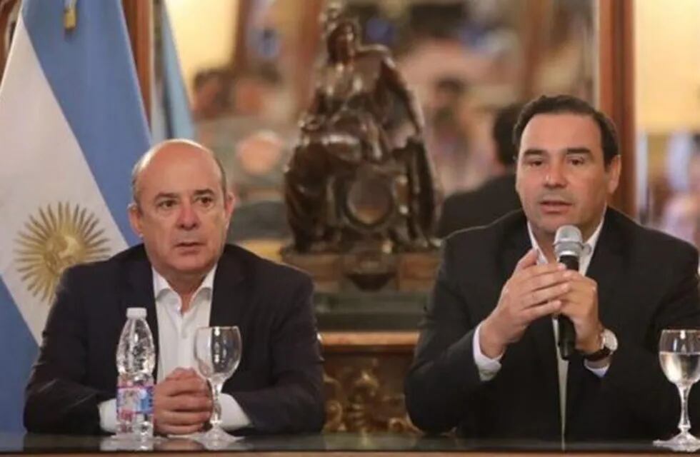 El gobernador Valdés junto a al Ministro de Desarrollo Social brindaron un balance de fin de año.