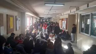 Salsipuedes. Manifestación de estudiantes en el colegio.