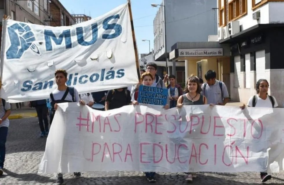 Estudiantes secundarios en manifestación