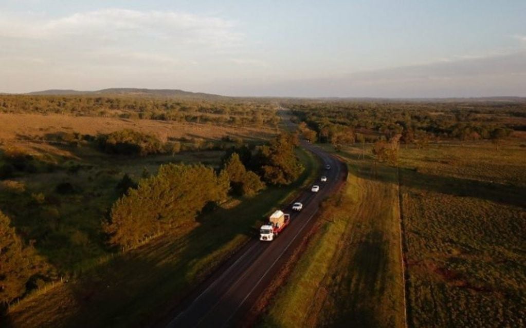 Caravana que acompaño el viaje de la elefanta Mara que salió de Buenos Aires y atravesó la Mesopotamia hasta Iguazú. (Imagen de Ecoparque)