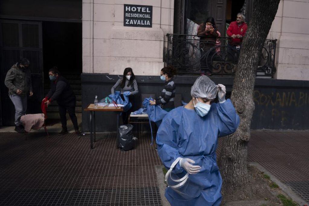 Personal de la salud trabaja con la situación epidemiológica de Argentina (Foto: Pablo E. Piovano/Bloomberg)