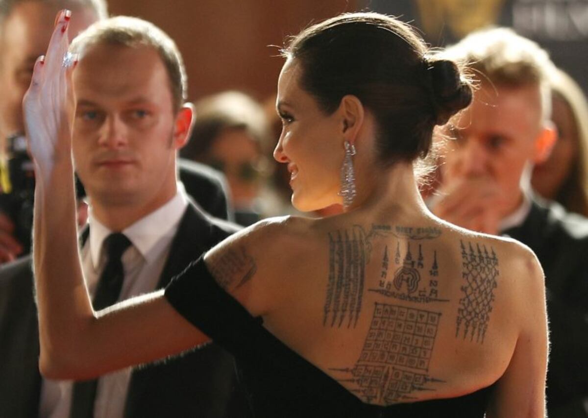 se busca pelicula angelina jolie tatuajes