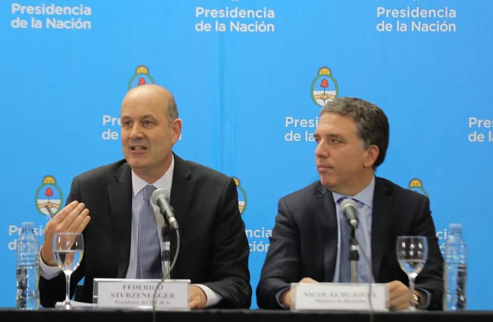 El presidente del Banco Central de la República Argentina (BCRA), Federico Sturzenegger  y el ministro de Hacienda argentino, Nicolás Dujovne.