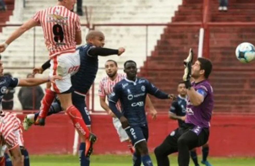 Independiente Rivadavia perdía 2-0 y en el segundo tipo lo igualó ante Andes.