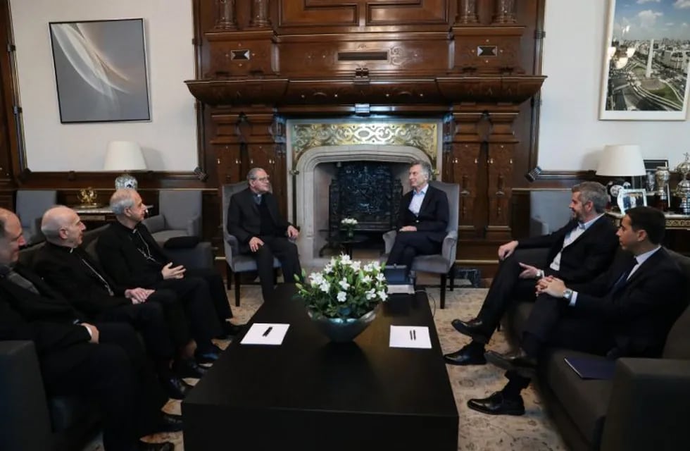El presidente Mauricio Macri junto a la cúpula de la Conferencia Episcopal Argentina (CEA). Crédito: Presidencia.