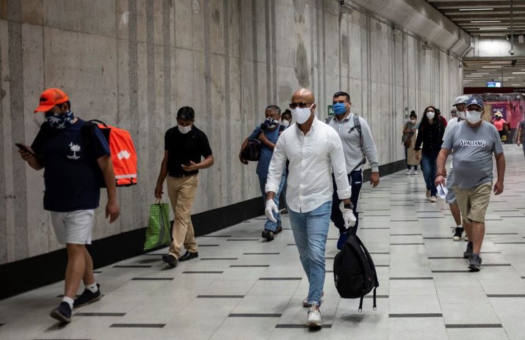 Siguen subiendo los casos de coronavirus en Chile. (AFP)