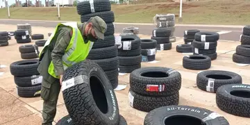 Gendarmería Nacional decomisó neumáticos de contrabando
