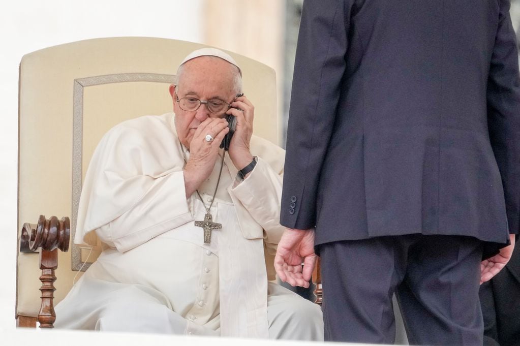 El papa Francisco atendió un llamado. (AP)