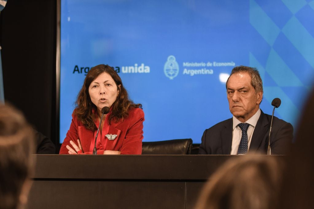 Daniel Scioli  junto a Silvina Batakis en la presentación de medidas económicas. Foto Federico López Claro