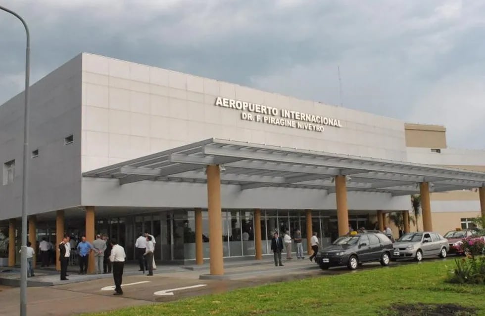 Aeropuerto Internacional Doctor Fernando Piragine Niveyro Corrientes