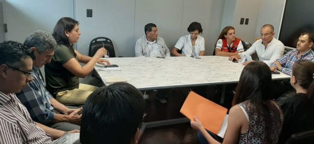 Pablo Jure y Omar Gutiérrez (ambos a la derecha) encabezaron la reunión de conformación del comité de trabajo por el tema coronavirus.