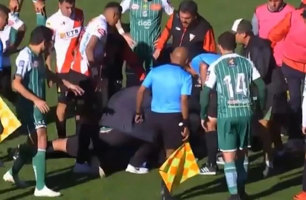 Un árbitro murió en pleno partido de la Primera División boliviana (Foto: web)