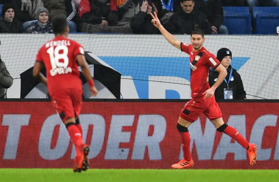 Leverkusen's Lucas Alario (R) celebrates after scoring during the German First division Bundesliga football match TSG 1899 Hoffenheim vs Bayer 04 Leverkusen in Sinsheim, southwestern Germany, on January 20, 2018. / AFP PHOTO / DPA / Uwe Anspach / Germany OUT / RESTRICTIONS: DURING MATCH TIME: DFL RULES TO LIMIT THE ONLINE USAGE TO 15 PICTURES PER MATCH AND FORBID IMAGE SEQUENCES TO SIMULATE VIDEO. == RESTRICTED TO EDITORIAL USE == FOR FURTHER QUERIES PLEASE CONTACT DFL DIRECTLY AT + 49 69 650050
