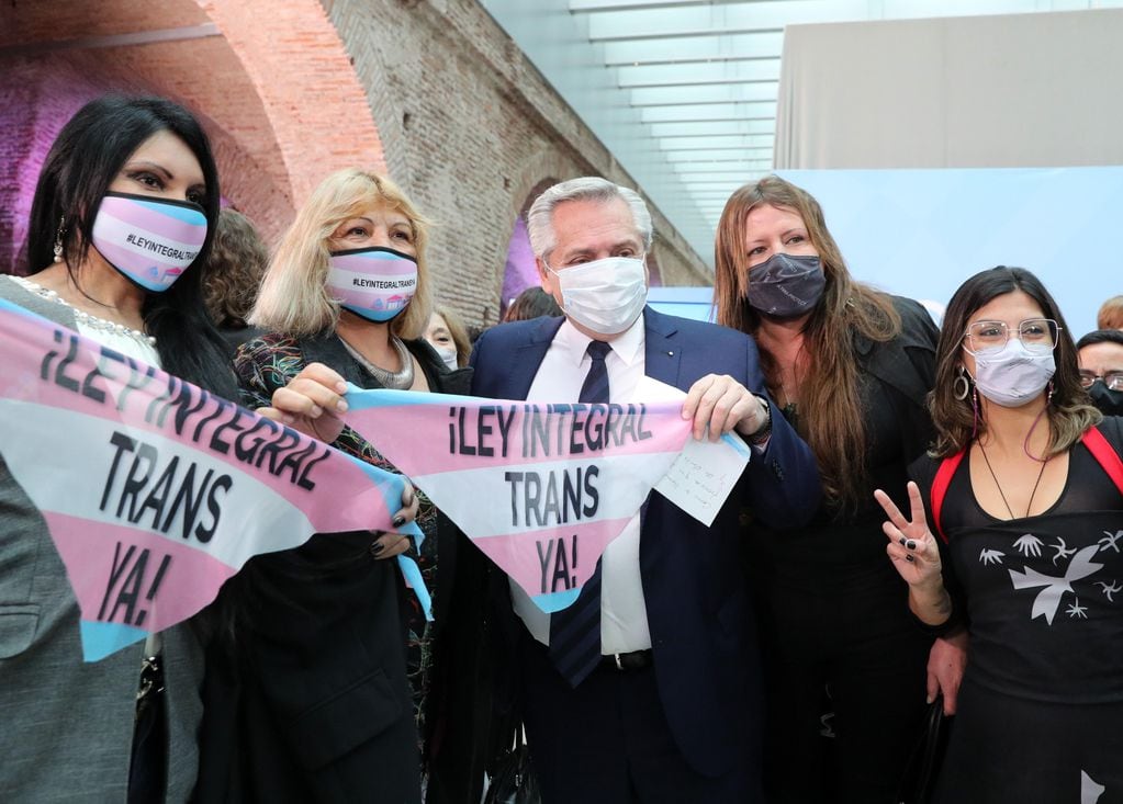 El presidente Alberto Fernández se muestra en apoyo a la ley de cupo laboral trans.