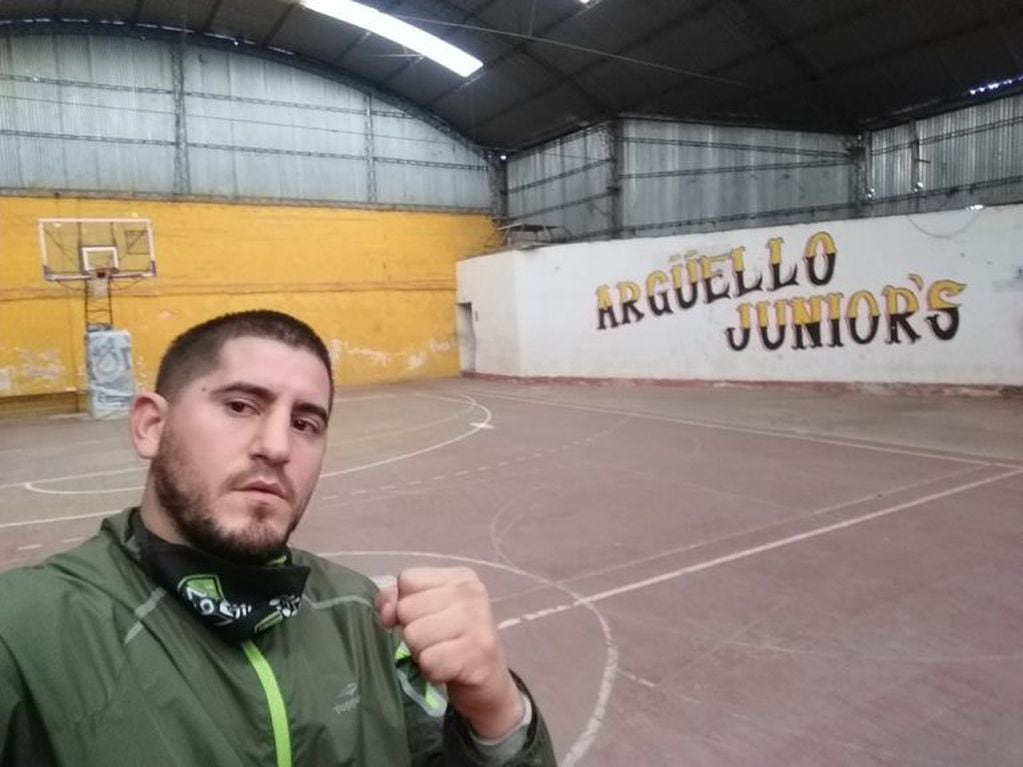 Pablo Luifa Zárate quiere volver al boxeo y se prepara a diario para lograrlo en el gimnasio del club Argüello Juniors