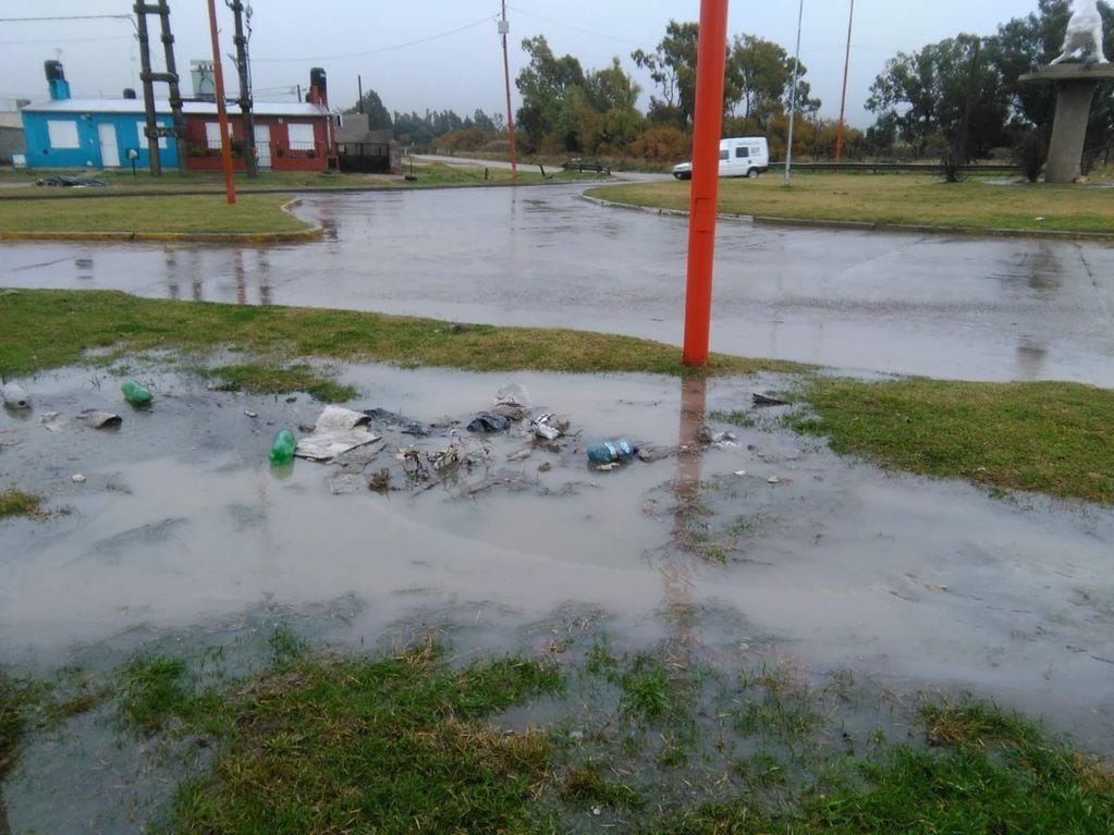 Tres Arroyos, Vecinos de Rivadavia y Aníbal Ponce reclaman por problemas en la red pluvial y cloacal