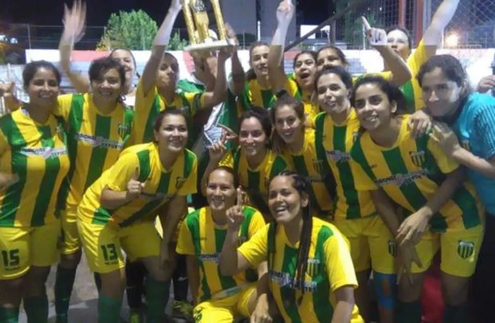 La Picada primer equipo femenino campeón de la Liga Posadeña de Fútbol  (Deportes Misiones)