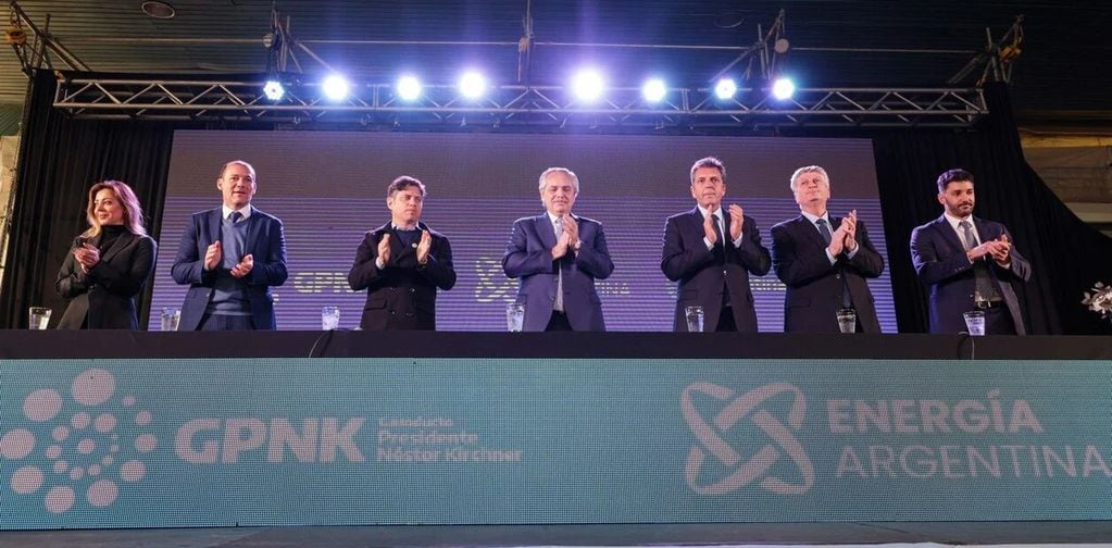 Alberto Fernández, Sergio Massa y Axel Kicillof en un acto por el gasoducto Néstor Kirchner. Foto Presidencia.
