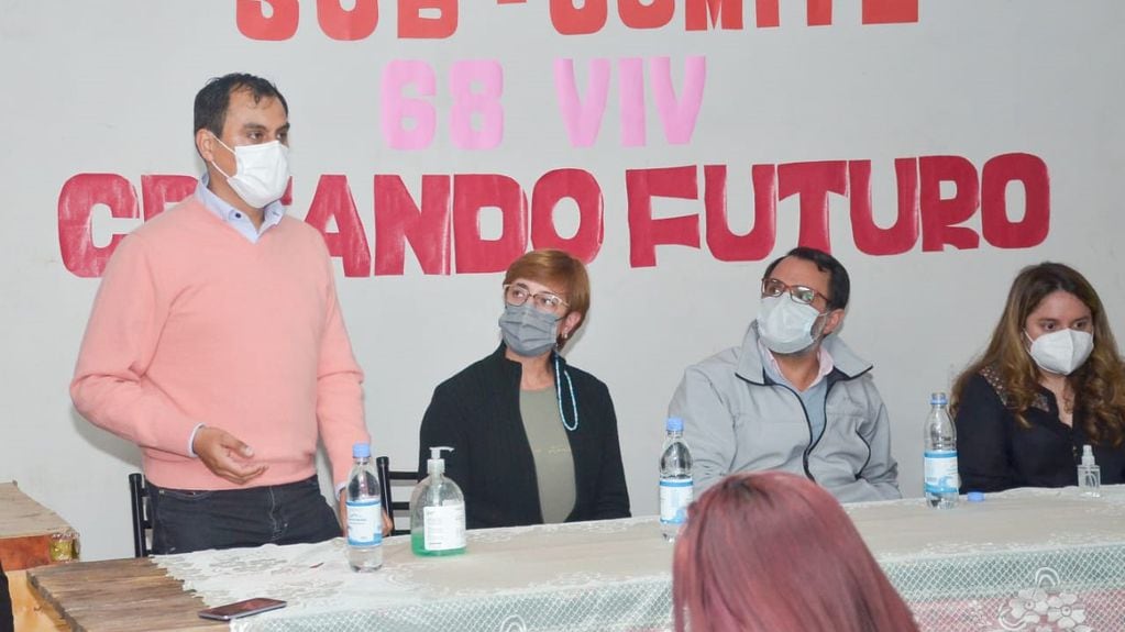 El Dr. Omar Gutiérrez convocó a los vecinos de Alto Comedero a " tomar la posibilidad que nos ofrece la democracia de seguir creciendo" en Jujuy.