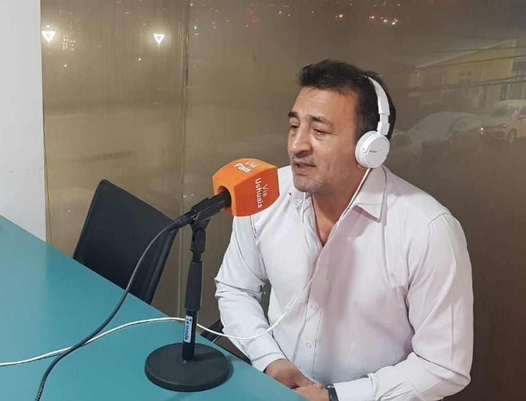 Néstor González en Vía Ushuaia Radio