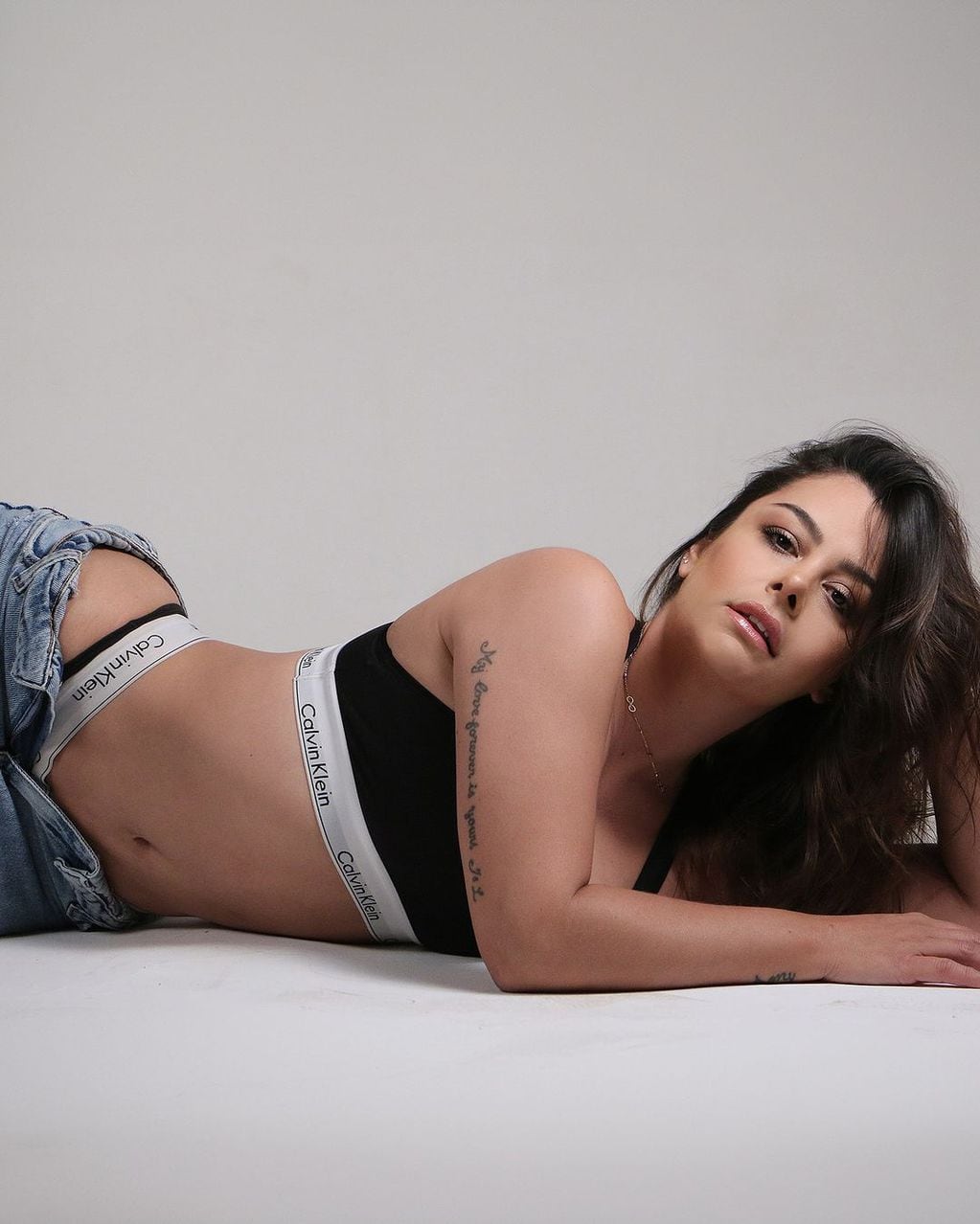 Conquistó Instagram: Larissa Riquelme demostró que va por todo y posó sin corpiño