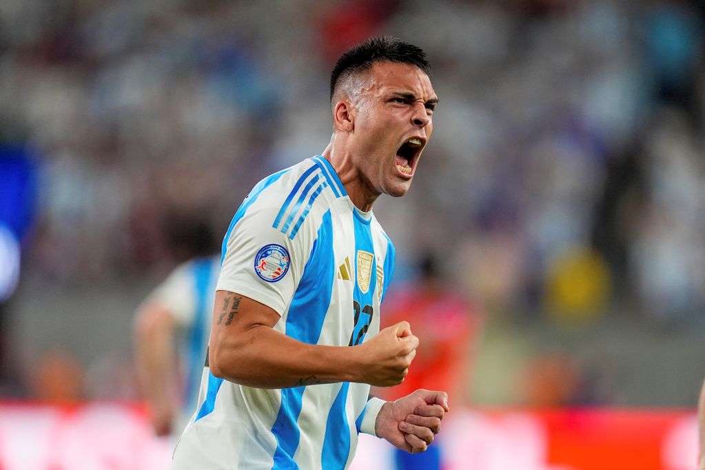 Lautaro Martínez anotó el gol del triunfo de Argentina sobre Chile. (AP)