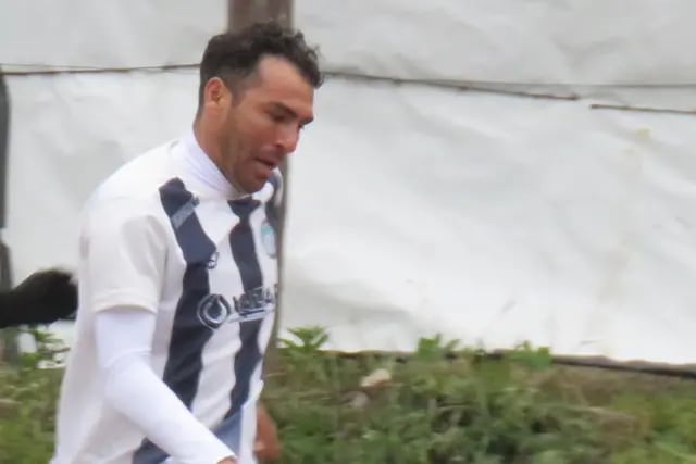 Germán Gigena, delantero de Quilmes de Villa Allende, marcó un gol a los cuatro segundos de arrancar el partido ante 2 de Abril de Jesús María por la Liga Regional Colón