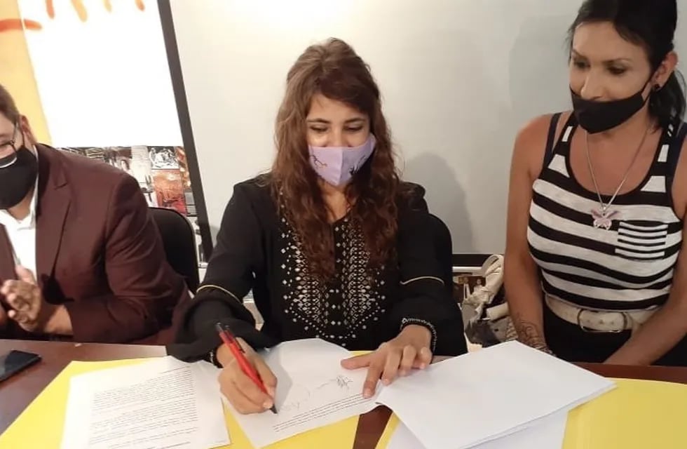 Alejandra Martínez encabezó el lanzamiento de la campaña "Derechos Humanos, Derechos Trans".