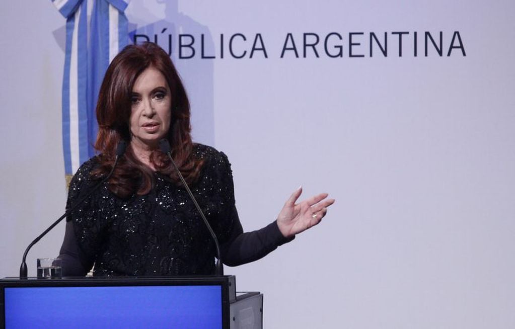 "The Economist" publicó un artículo llamado "Cristina Fernández de Kirchner amenaza con poner de cabeza a la Argentina otra vez". (DYN)