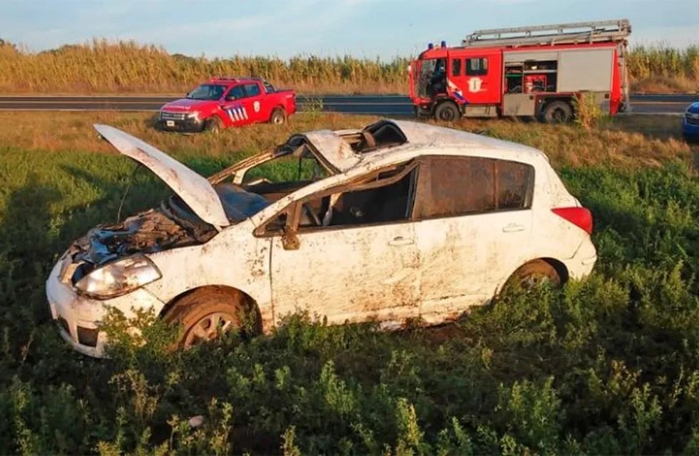 El accidente costó la vida de dos personas que son de Huinca Renancó y ocurrió a 30 kilómetros de esa localidad. (Gentileza HRTV)