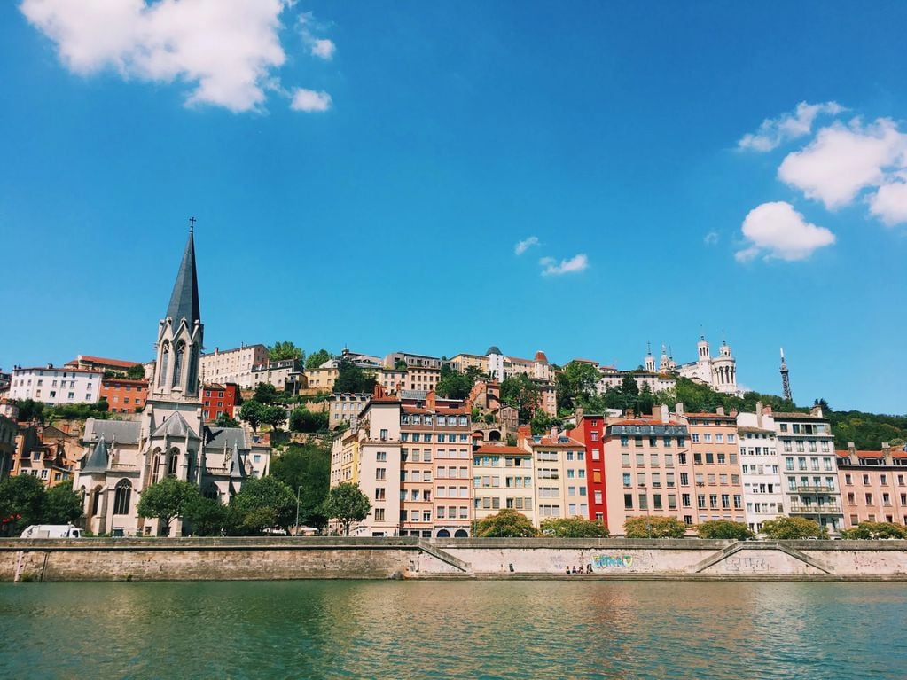 Lyon, una ciudad en la región histórica de Ródano-Alpes en Francia.